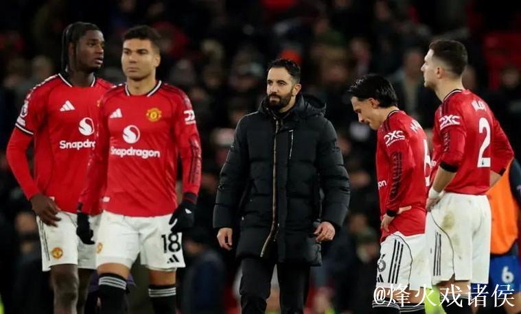 詹俊:阿莫林改打442风险过高,本场尝试未见成效 詹俊:阿莫林改打442风险过高,本场尝试未见成效