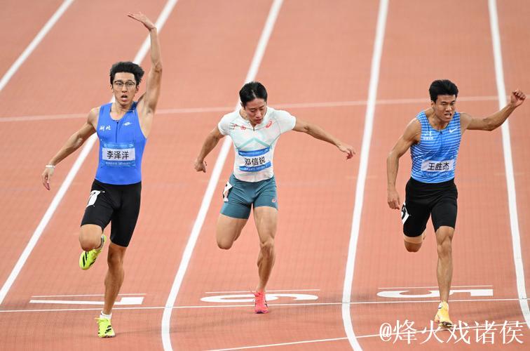 全运会百米大战迎新王 “小孩姐”破亚洲青年纪录 全运会百米大战迎新王 “小孩姐”破亚洲青年纪录